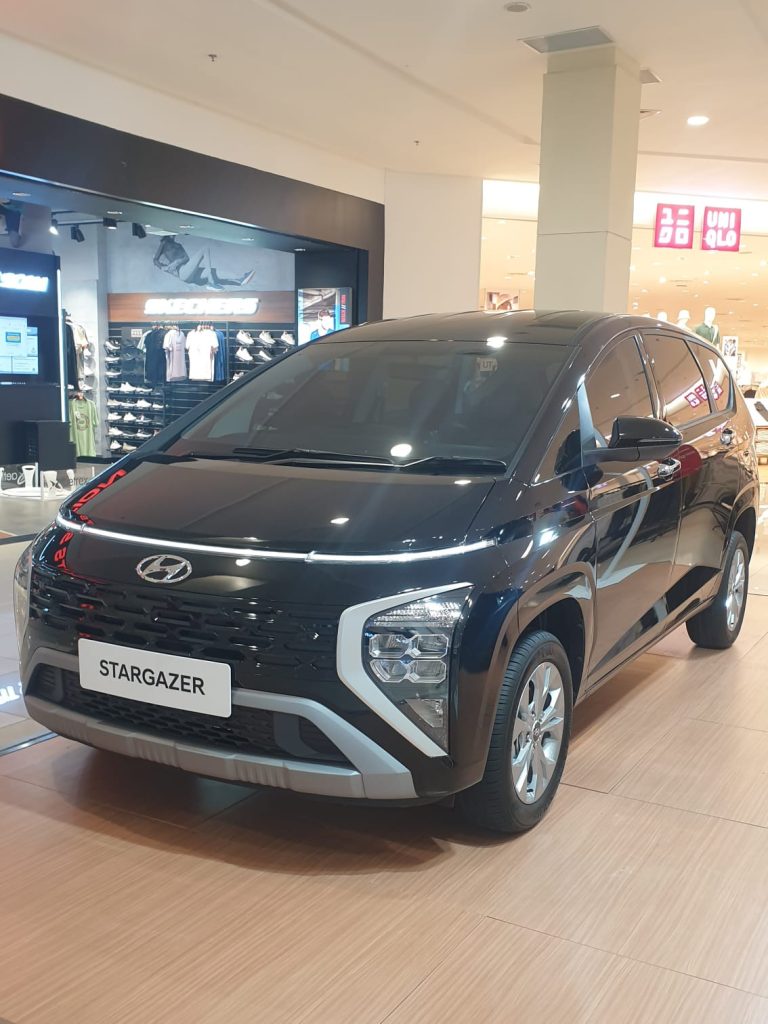 Hyundai New Stargazer Essential 2025 Black 1