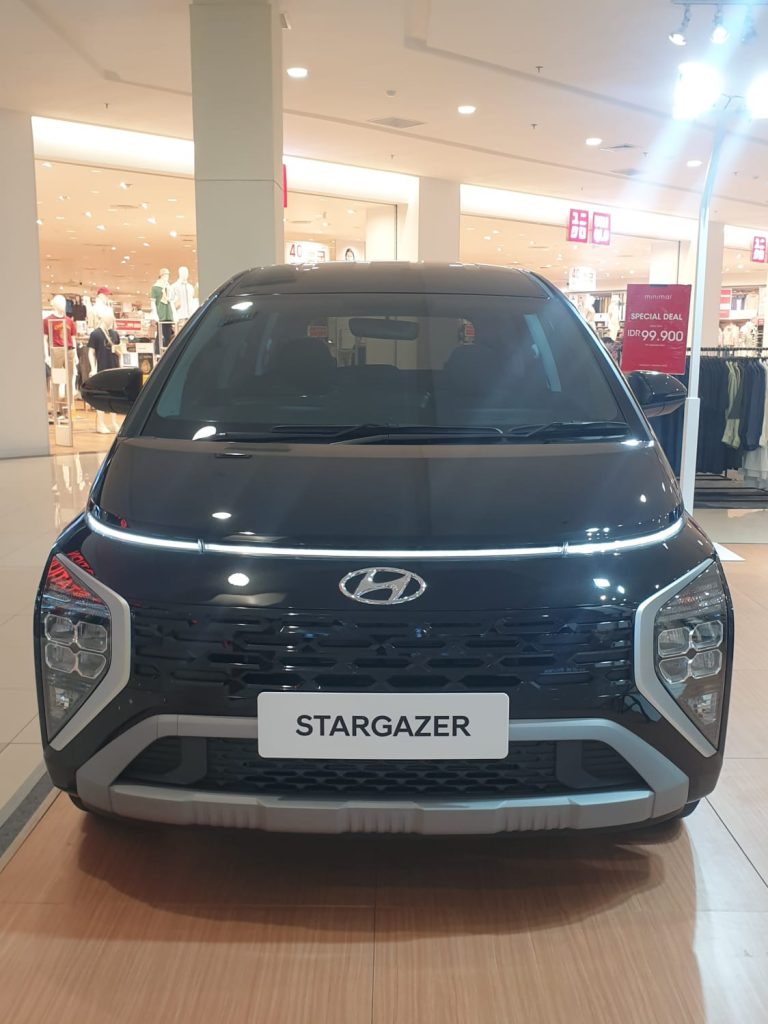 Hyundai New Stargazer Essential 2025 Black 2