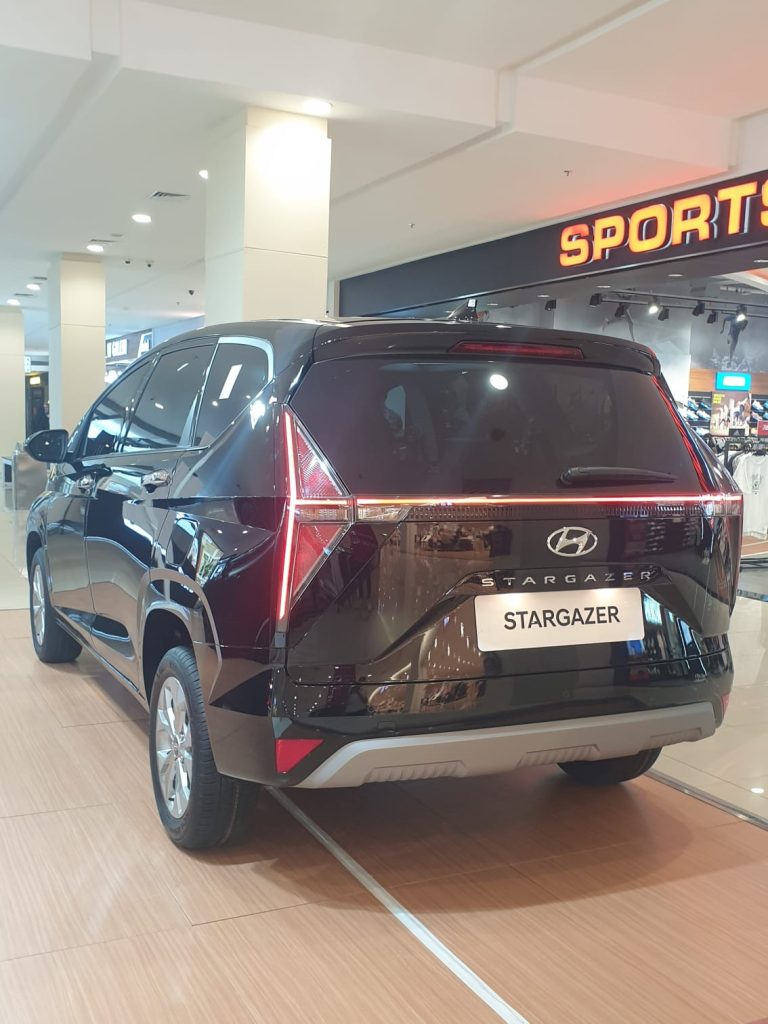 Hyundai New Stargazer Essential 2025 Black 3