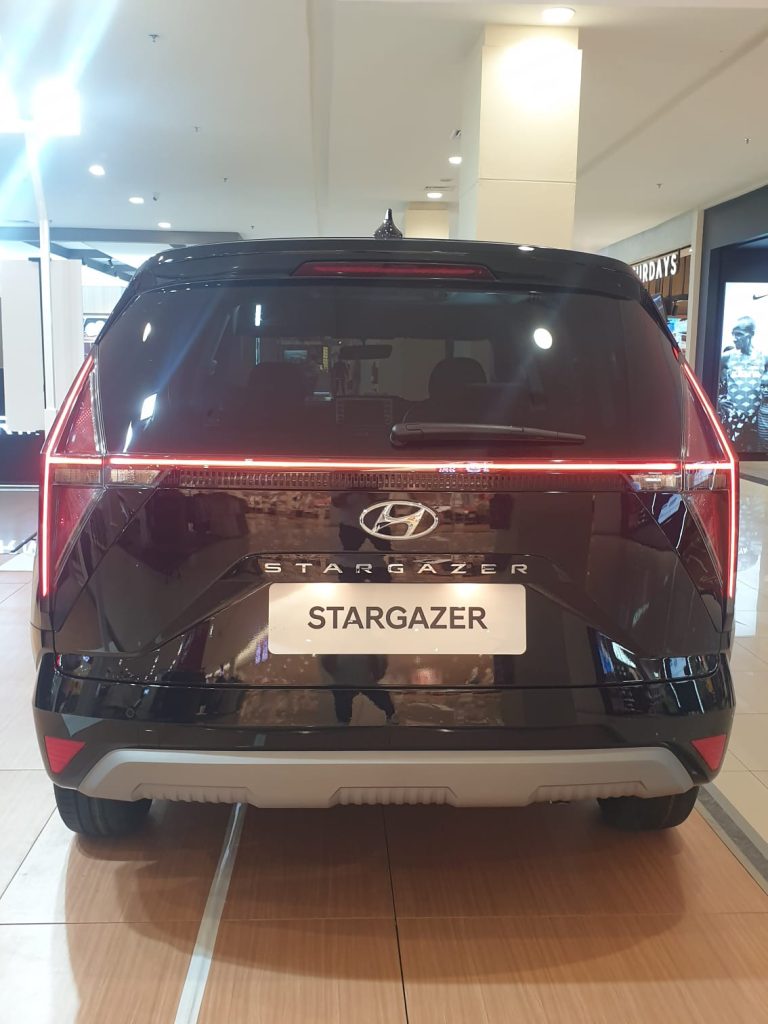 Hyundai New Stargazer Essential 2025 Black 4