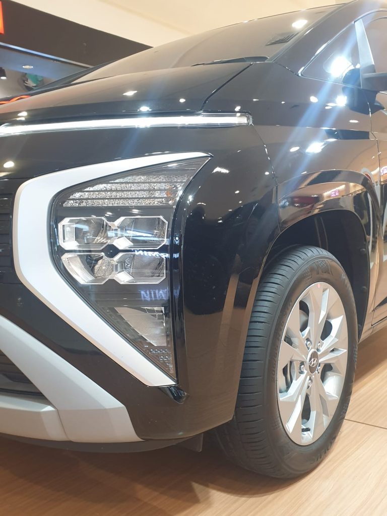 Hyundai New Stargazer Essential 2025 Black 5