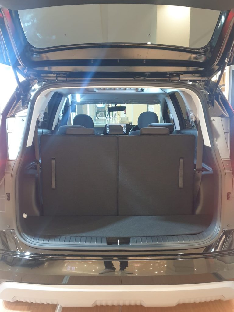Hyundai New Stargazer Essential 2025 Black 6