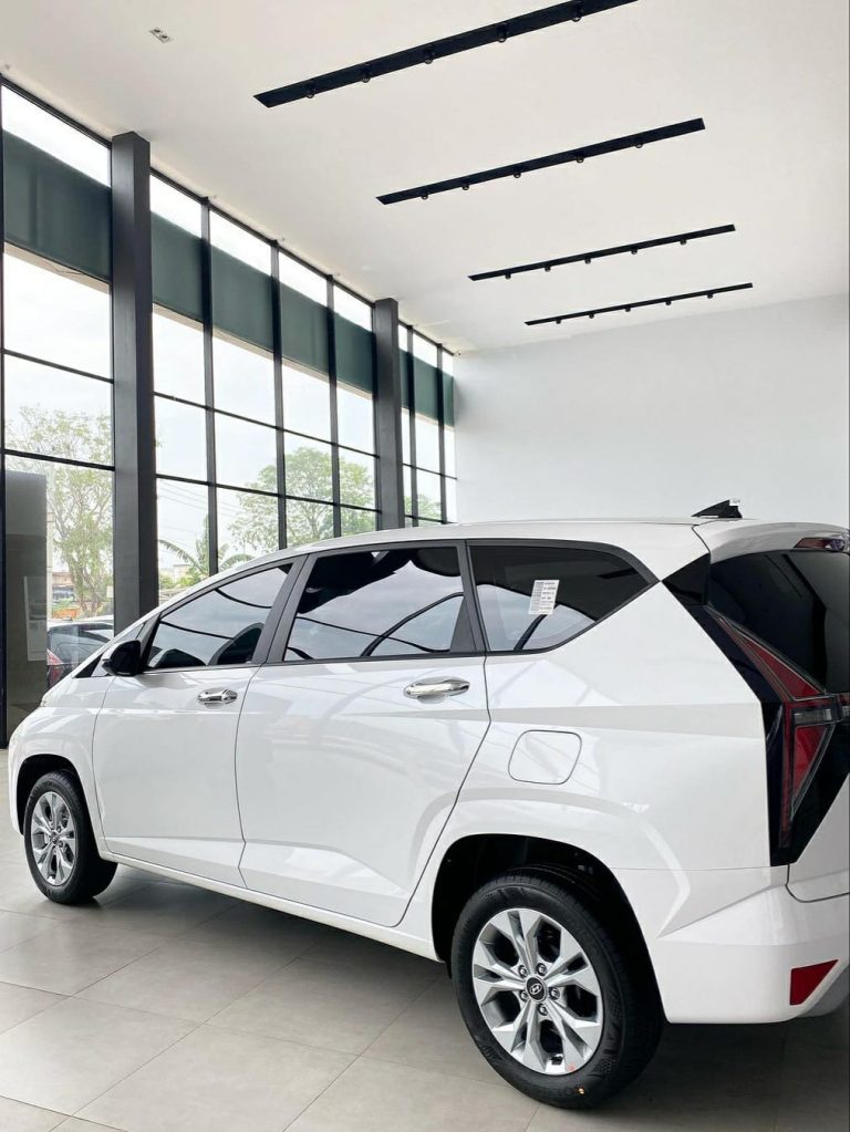 Hyundai-New-Stargazer-Essential-2025-Putih-3.jpg