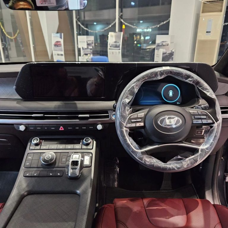 Interior Hyundai Palisade Black Burgundi 2